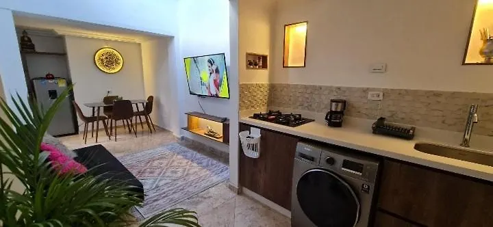 Alojamiento Entero A 800Metros Estacion Poblado Medellín Apartment