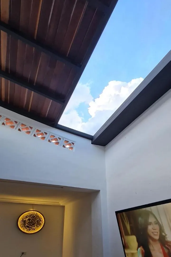 Alojamiento Entero A 800Metros Estacion Poblado Medellín Apartment