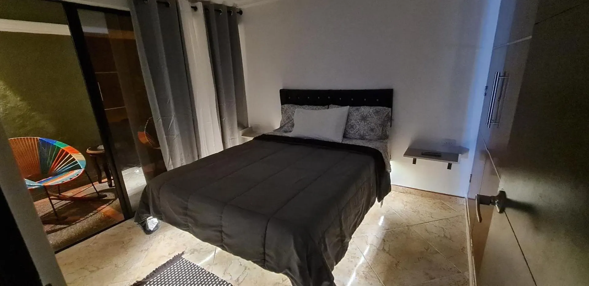 Alojamiento Entero A 800Metros Estacion Poblado Medellín Apartment