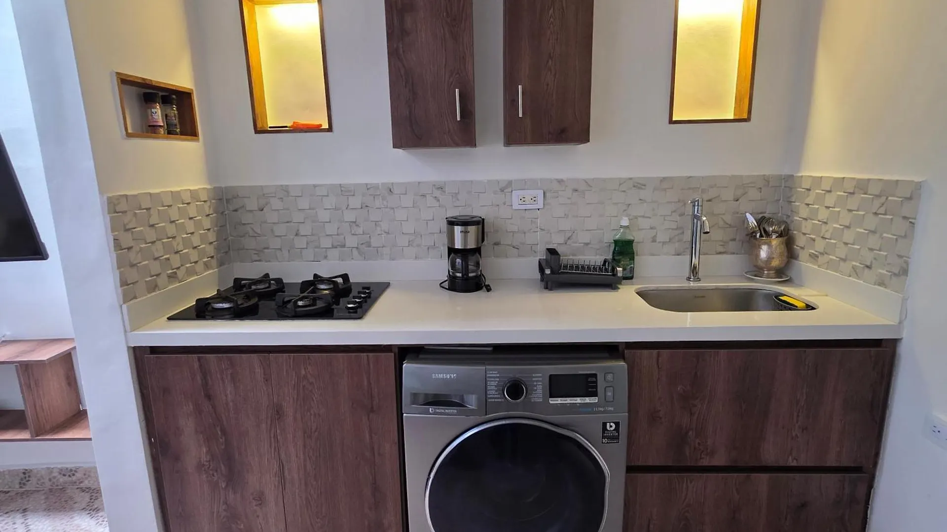Alojamiento Entero A 800Metros Estacion Poblado Medellín Apartment